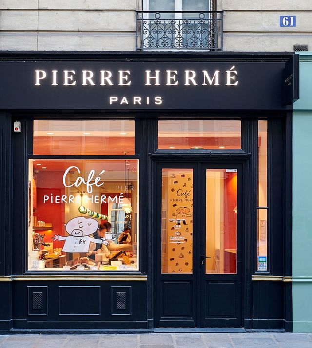 Devanture du café Pierre Hermé, 61 Rue Bonaparte, 75006 Paris.