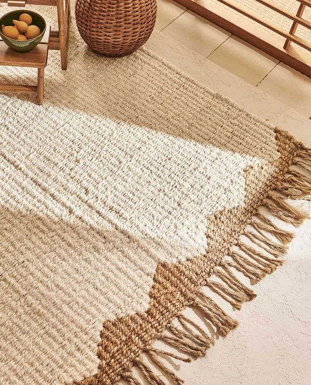 Plus d'info : tapis en jute à franges, plusieurs dimensions possibles, à partir de 150 x 200 cm, à partir de 279 euros, Zara Home.