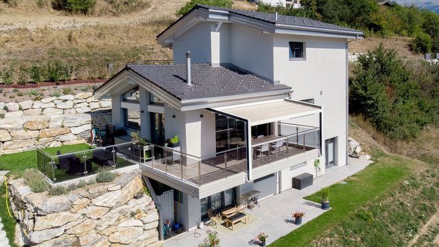 Une pergola toile pour un espace extérieur agréable