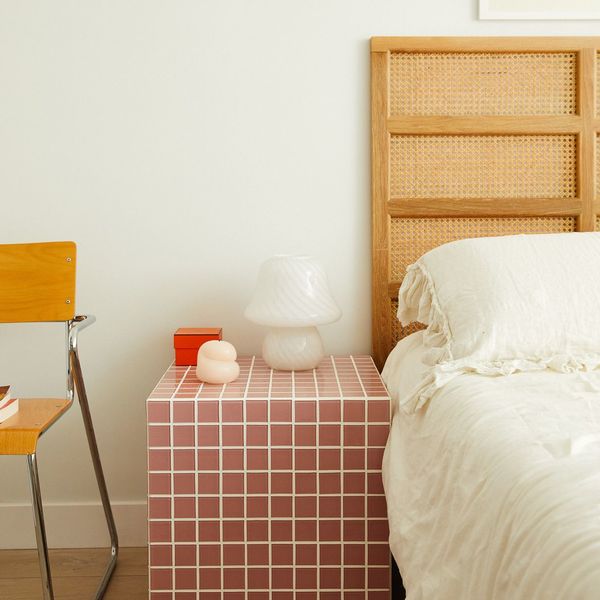 Du carrelage dans la chambre : de la mosaïque pour une table de chevet déco